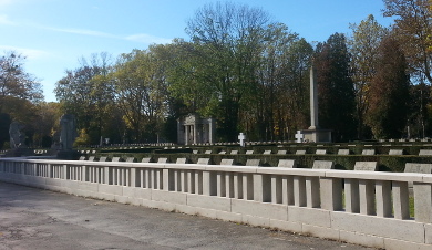 Grabanlage für bei der Befreiung Wiens gefallene sowjetische Soldaten, 1110 Zentralfriedhof, Gruppe 44B.jpg