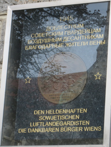 Gedenktafel für Luftlandegardisten, Reichsbrücke, 1020.JPG