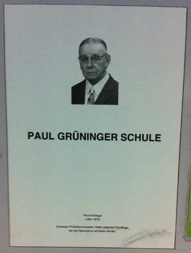 Gedenktafel Paul Grüninger, Paul-Grüninger-Schule, 1210 Hanreitergasse 2.jpg