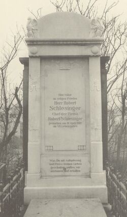 Grabdenkmal Robert Schlesinger.jpg