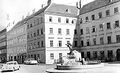 Mozartplatz mit Brunnen, 1950
