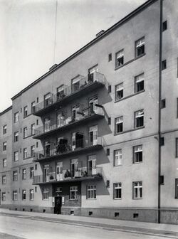 Anton-Katschinka-Hof - Fassade Siebenbrunnenfeldgasse.jpg