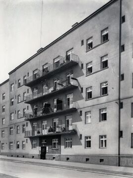 Anton-Katschinka-Hof - Fassade Siebenbrunnenfeldgasse