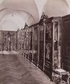 Schränke der 1747 von Maria Theresia veranlassten Neueinrichtung der Schatzkammer, um 1900