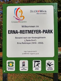 Parkbenennungstafel 1130 Erna-Reitmeyer-Park.jpg
