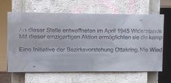 Gedenktafel Entwaffnungsaktion April 1945 in Sandleiten, 1160 Liebknechtgasse 30.JPG