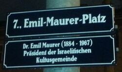 Erläuterungstafel Emil Maurer, 1070.jpg