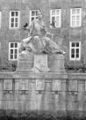 Detail des Siebenbrunnens mit Auswahl der Vorstadtwappen, 1981