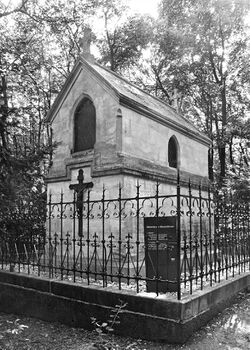 Montléart-Mausoleum.jpg