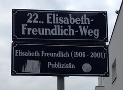 Erläuterungstafel Elisabeth Freundlich, 1220.jpg