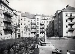 Rudolf-Sigmund-Hof - Innenhof 2.jpg