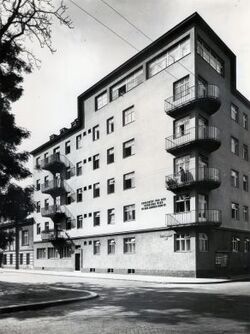 Alice-und-Heinrich-Scheuer-Hof - Fassade Grimmelshausengasse.jpg