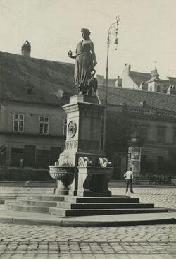 Wachsamkeitsbrunnen Alser Straße.jpg