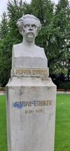 Popper-Lynkeus-Denkmal.jpg