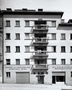 Wohnhausanlage Hickelgasse 12 - Fassade.jpg