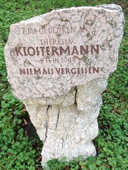 Gedenkstein Therese Klostermann, 1230, Anton-Heger-Platz.jpg