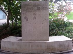 Gedenkstein für sechs Widerstandskämpfer, 1100 Laxenburger Straße 131-135.jpg