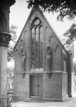 Maurer Friedhof Mausoleum Katlein.jpg