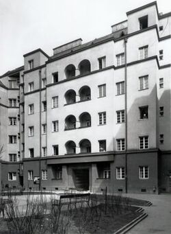 Franz-Schuster-Hof - Innenhof.jpg