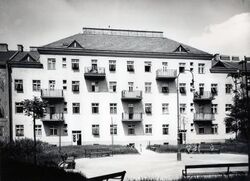 Wohnhausanlage Schillgasse - hofseitige Fassade.jpg