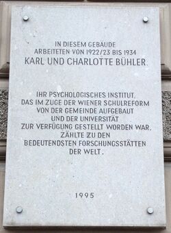 Gedenktafel Karl und Charlotte Bühler, 1010 Dr.-Karl-Renner-Ring 1.jpg