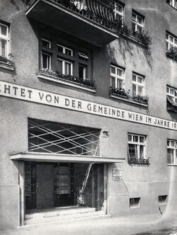 Wohnhausanlage Kennergasse Portal.jpg