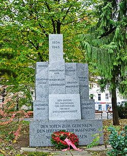 Antifaschistisches Denkmal Reumannplatz.jpg