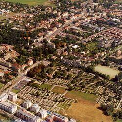 Asperner Friedhof (Luftbild).jpg