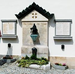 Kriegerdenkmal Wien Neustift.jpg