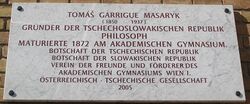 Masaryk-Gedenktafel-AkademischesGymnasium.jpg