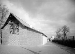 Friedhof Jedlesee Verabschiedungshalle außen.jpg