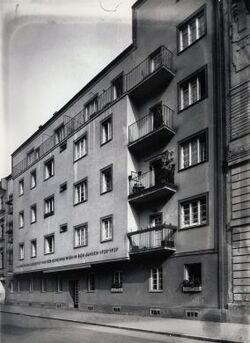 Volkswohnhaus Göllnergasse - Fassade.jpg