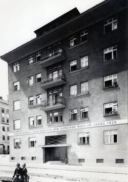 Wohnhausanlage Kennergasse Fassade Friedrich-Knauer-Gasse 2.jpg