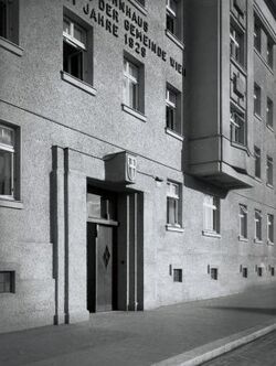 Wohnhausanlage Liebenstraße - Portal.jpg