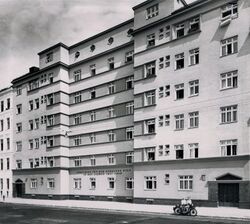 Volkswohnhaus Brigittenauer Lände - Fassade.jpg