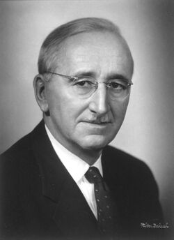 Friedrich August Hayek.jpg