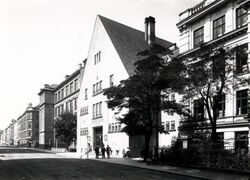 Städtisches Volksbad Ratschkygasse - Fassade.jpg