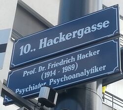 Erläuterungstafel Friedrich Hacker, 1100.jpg