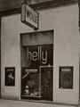 Portal des eingemieteten Wollgeschäftes Helly, gestaltet von Architekt Fritz Blodek (1936)