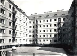 Wohnhausanlage Oeverseestraße - Innenhof.jpg