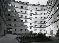 Volkswohnhaus Schlachthausgasse - Innenhof 2.jpg
